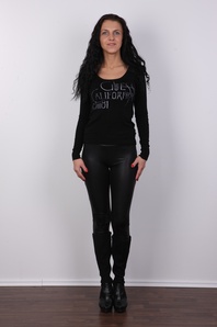 2. Download full pics of Sandra (28) from czechcasting.com