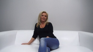 1. Download full pics of Pavlina (28) from czechcasting.com