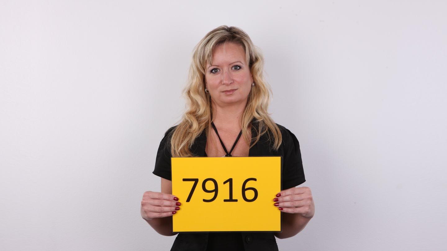 Martina (38)