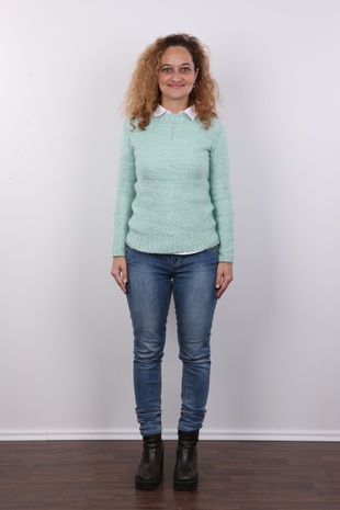 2. Download full pics of model Iva (36) from czechcasting.com