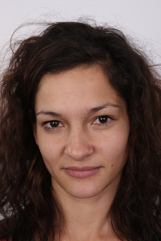 1. Download full pics of Petra (24) from czechcasting.com