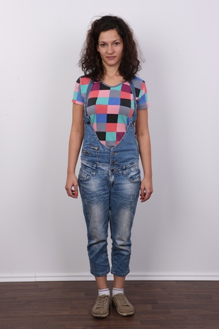 2. Download full pics of model Petra (24) from czechcasting.com