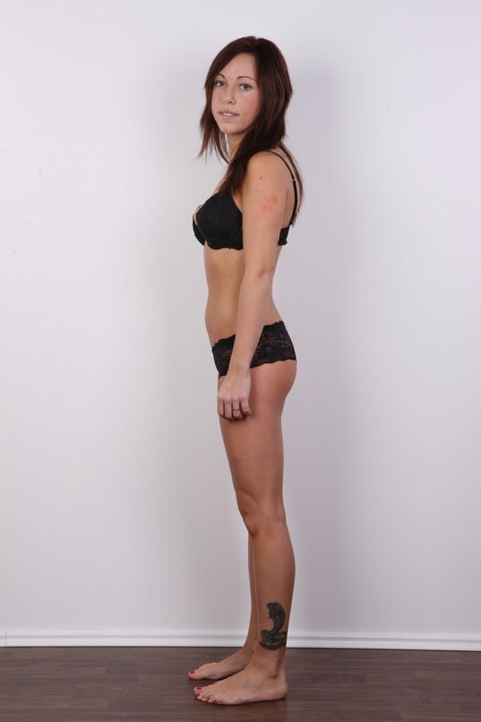 8. Download full pics of Martina (27) from czechcasting.com