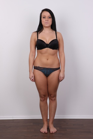 6. Download full pics of model Michaela (21) from czechcasting.com