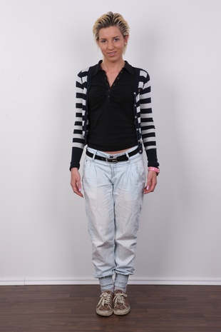 2. Download full pics of model Tereza (18) from czechcasting.com