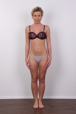 5. Download full pics of model Tereza (18) from czechcasting.com