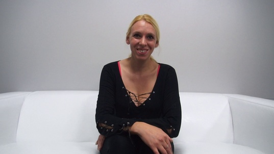 1. Download full pics of Zuzana (29) from czechcasting.com