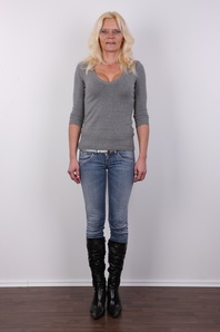 2. Download full pics of Ivana (48) from czechcasting.com