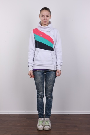 2. Download full pics of model Kristyna (19) from czechcasting.com