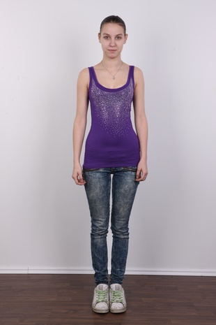 4. Download full pics of model Kristyna (19) from czechcasting.com