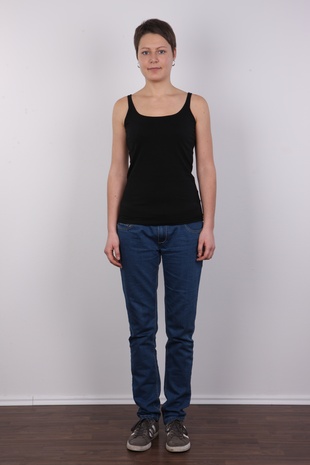 2. Download full pics of model Radka (25) from czechcasting.com