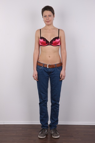 6. Download full pics of model Radka (25) from czechcasting.com