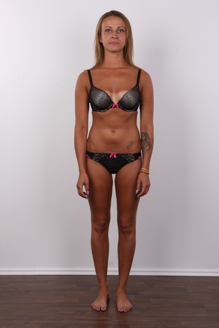 7. Download full pics of model Bibiana (25) from czechcasting.com