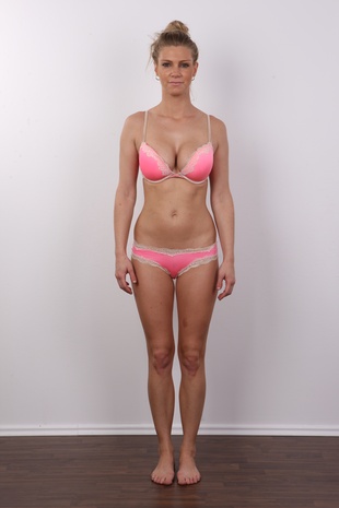 5. Download full pics of model Edita (26) from czechcasting.com