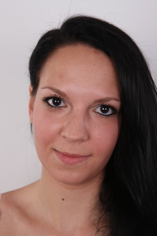 1. Download full pics of Andrea (23) from czechcasting.com