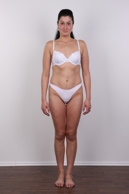 9. Download full pics of Andrea (27) from czechcasting.com