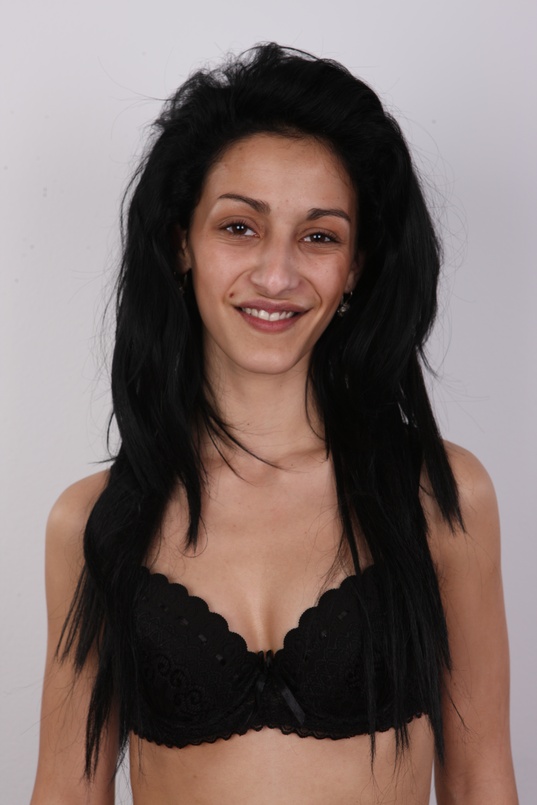 7. Download full pics of Kamila (22) from czechcasting.com