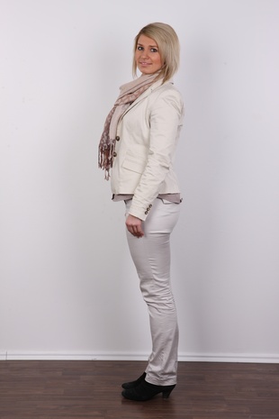 3. Download full pics of model Sarka (21) from czechcasting.com