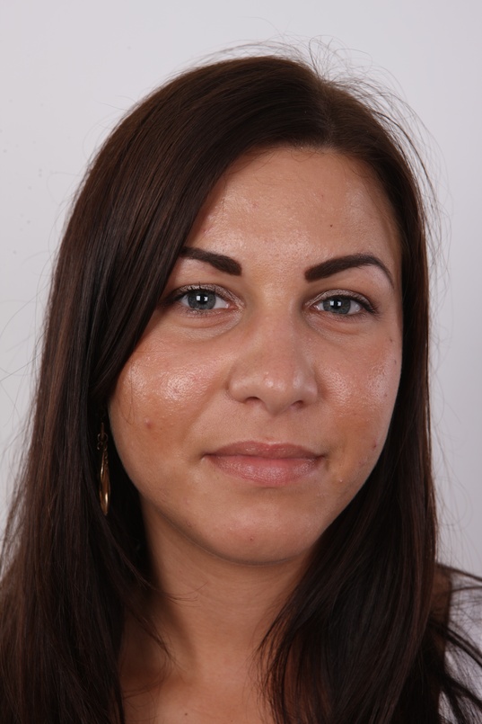 1. Download full pics of Natalie (21) from czechcasting.com