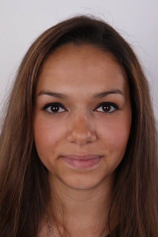 1. Download full pics of Aneta (19) from czechcasting.com