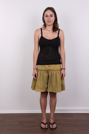 2. Download full pics of model Michaela (21) from czechcasting.com