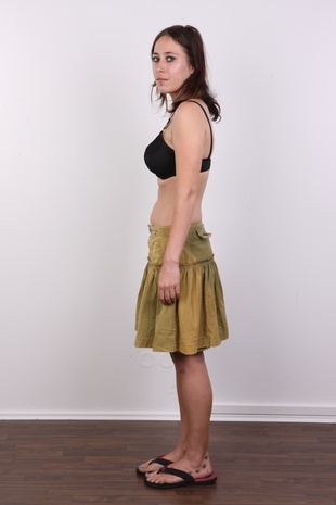 4. Download full pics of model Michaela (21) from czechcasting.com
