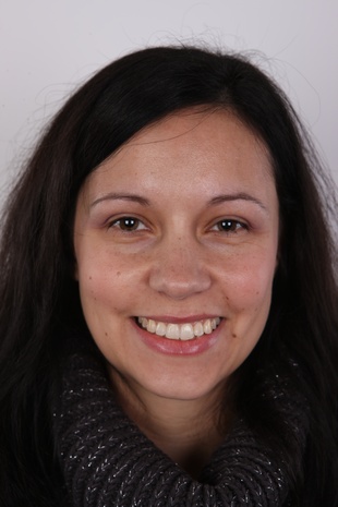 1. Download full pics of model Lucie (33) from czechcasting.com