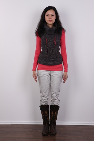 2. Download full pics of model Lucie (33) from czechcasting.com