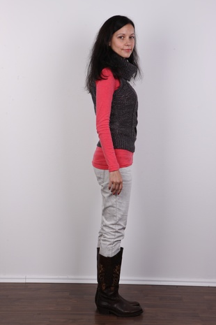 3. Download full pics of model Lucie (33) from czechcasting.com