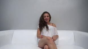 1. Download full pics of Sandra (22) from czechcasting.com