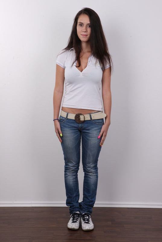 2. Download full pics of Petra (25) from czechcasting.com