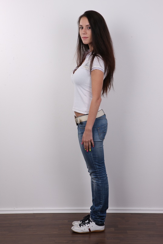 3. Download full pics of Petra (25) from czechcasting.com