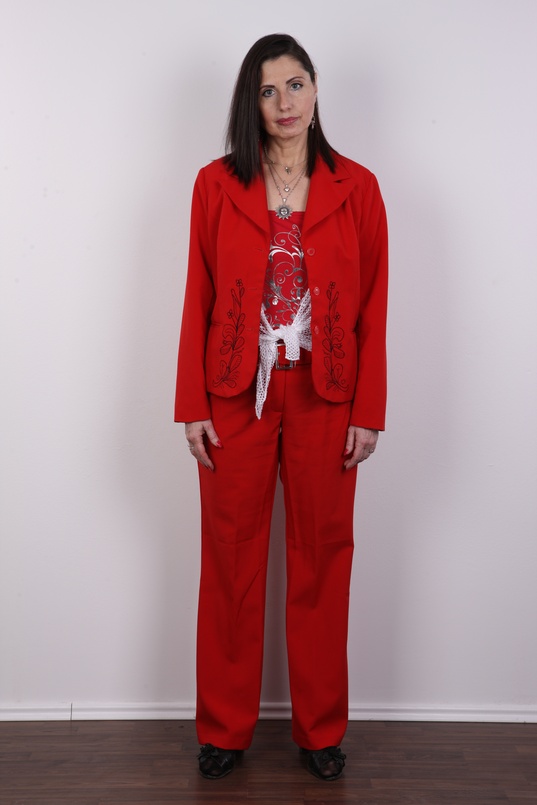 2. Download full pics of Dana (56) from czechcasting.com