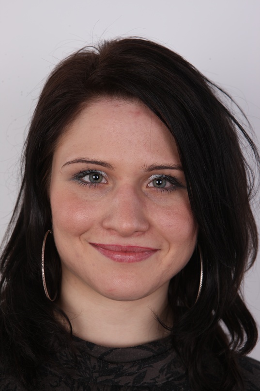 1. Download full pics of Marie (22) from czechcasting.com