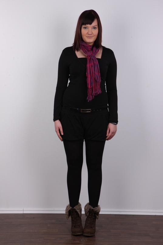 2. Download full pics of Petra (18) from czechcasting.com