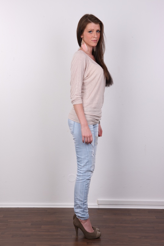 3. Download full pics of Andrea (19) from czechcasting.com