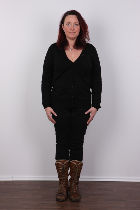 2. Download full pics of Pavla (45) from czechcasting.com