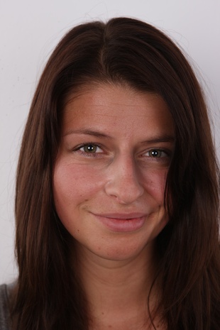 1. Download full pics of model Petra (22) from czechcasting.com