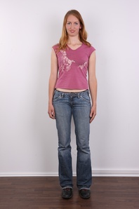 2. Download full pics of Julie (25) from czechcasting.com