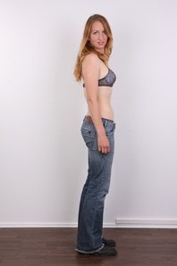 5. Download full pics of Julie (25) from czechcasting.com