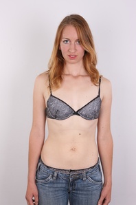 6. Download full pics of Julie (25) from czechcasting.com