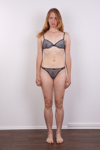 7. Download full pics of Julie (25) from czechcasting.com