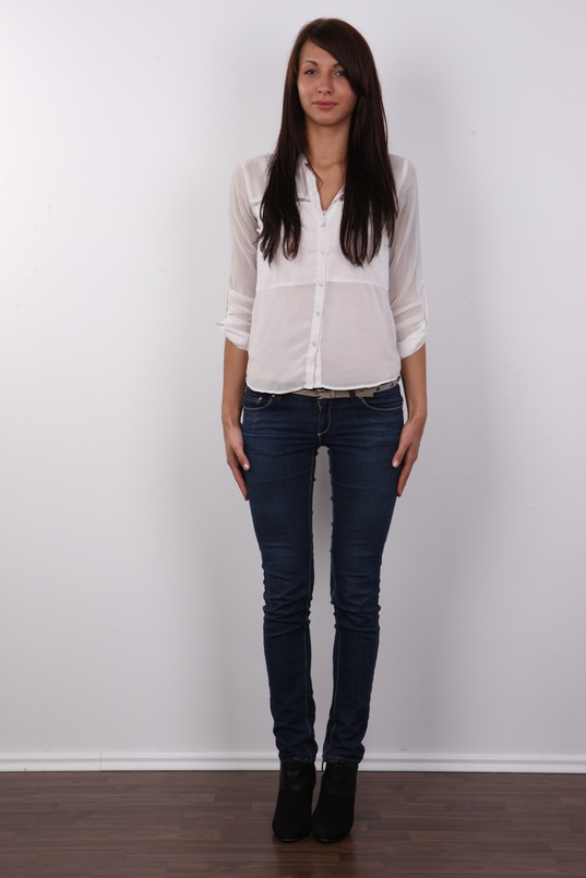 2. Download full pics of Nikola (22) from czechcasting.com