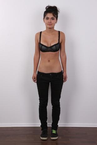 4. Download full pics of model Adela (19) from czechcasting.com