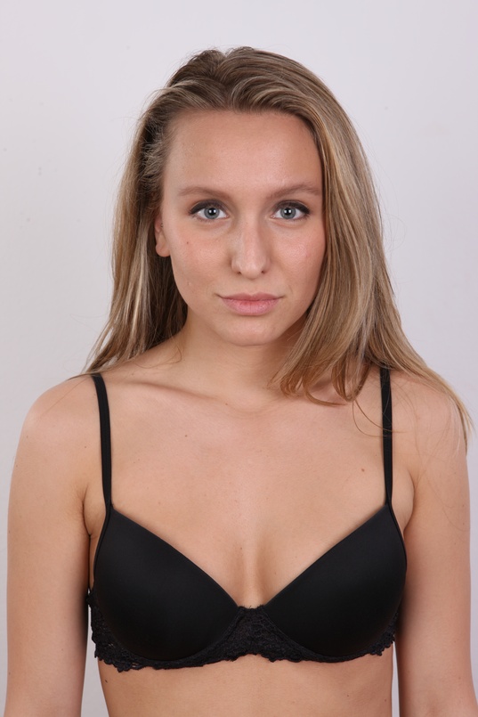 11. Download full pics of Inez (18) from czechcasting.com