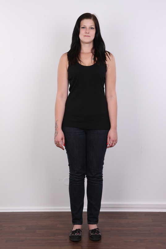 2. Download full pics of Eva (22) from czechcasting.com