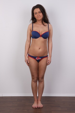 7. Download full pics of model Monika (25) from czechcasting.com