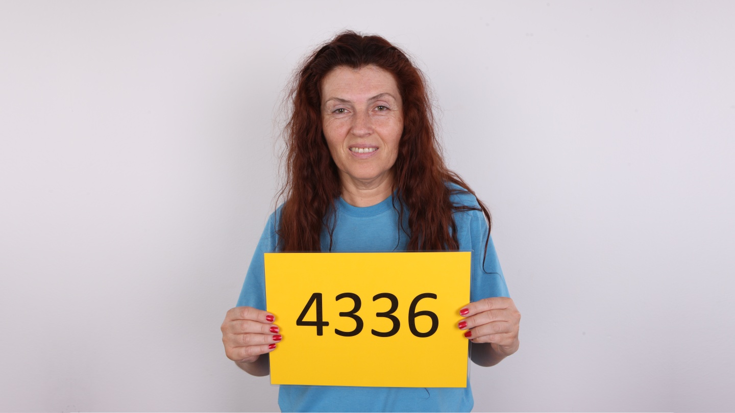 Ivana (52)
