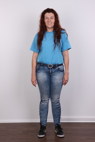 2. Download full pics of model Ivana (52) from czechcasting.com