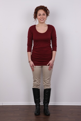 2. Download full pics of model Natalie (20) from czechcasting.com